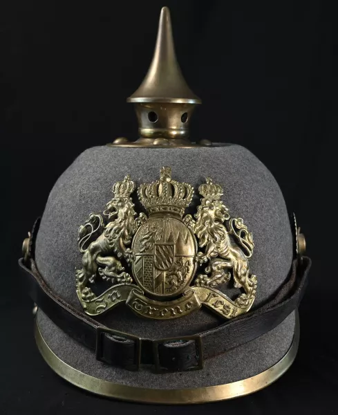 Bavarian Felt Ersatz Wartime Pickelhaube Visuel 1 principal